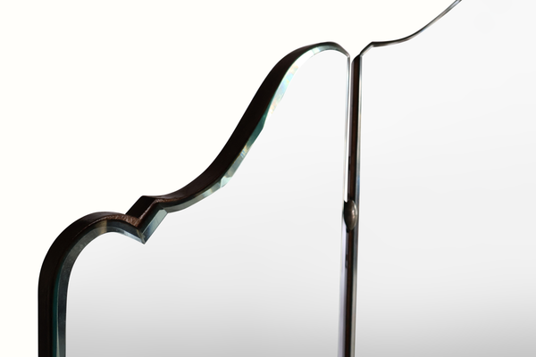 Mirrored vanity table top frame with curved mirror panel and dark trim edges