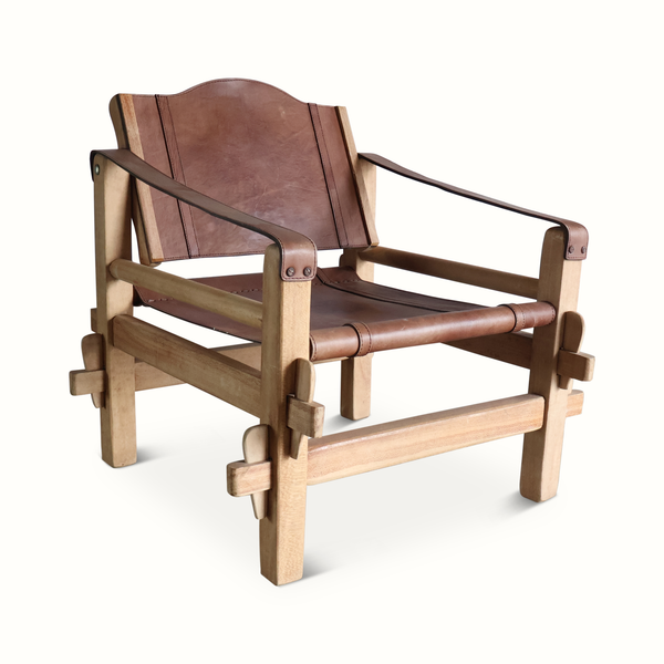 Wood and leather safari chair with curved backrest and padded seat, open armrests